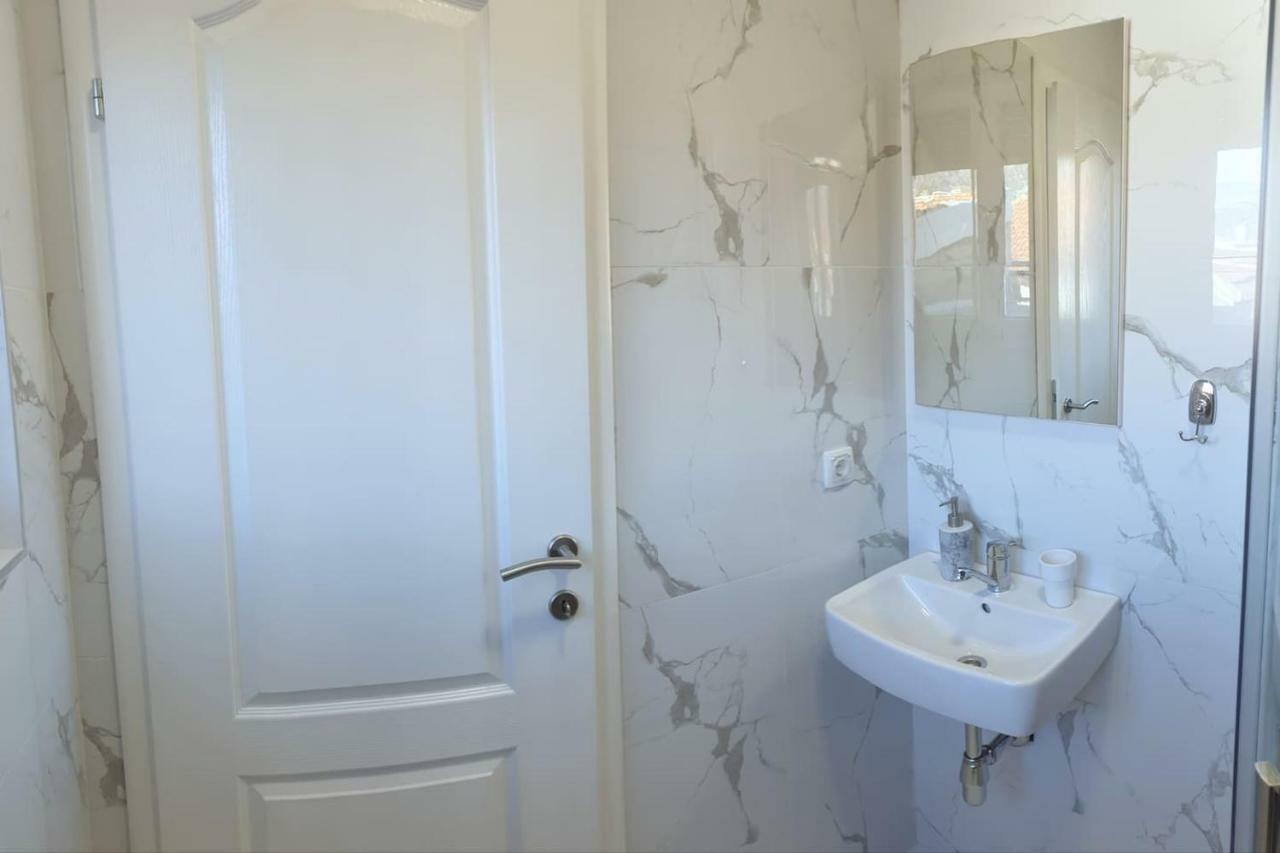 Happy Studio Apartment Mostar Bagian luar foto